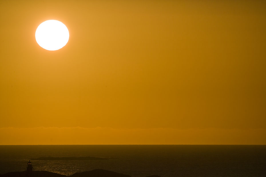 32__F7D0656.jpg - Lägg märke till fyren nere i vänstra hörnet, bilden tagen vid midnatt men 500 mm tele.
