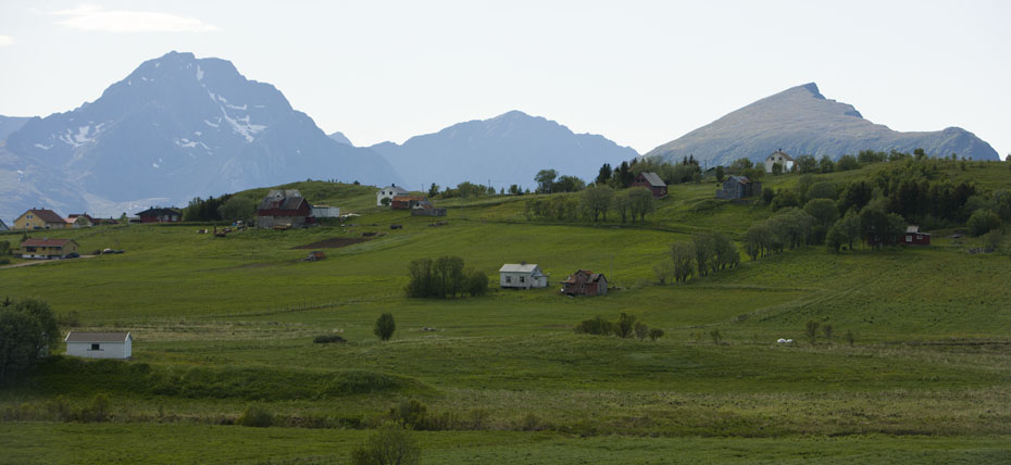 49__F7D0841.jpg - På väg ned mot Lekenes så öppnar landskapet upp det blir en vidunderlig utsikt.