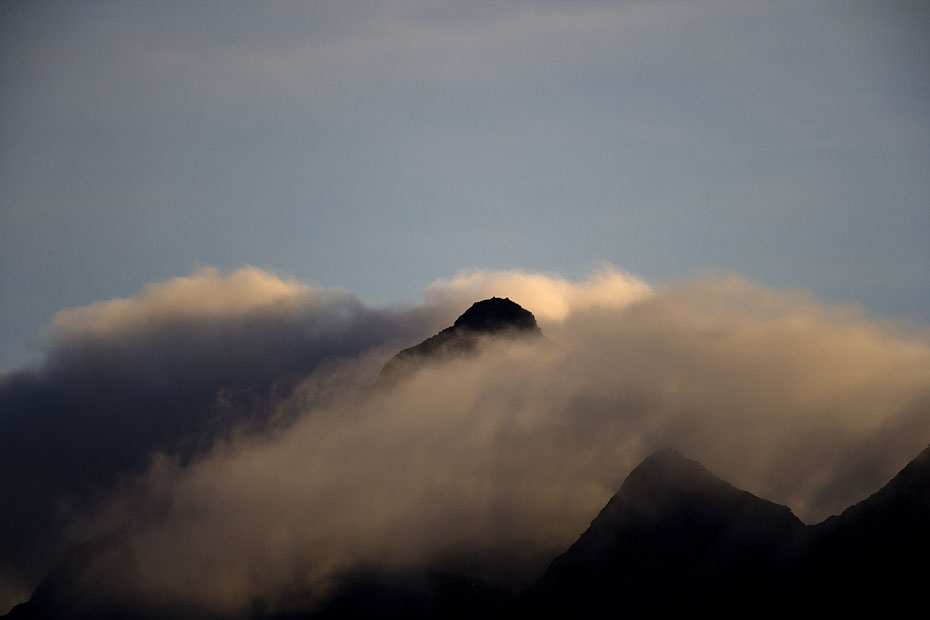 81_F7D0360.jpg - Berg i moln vid Örsvågvär.