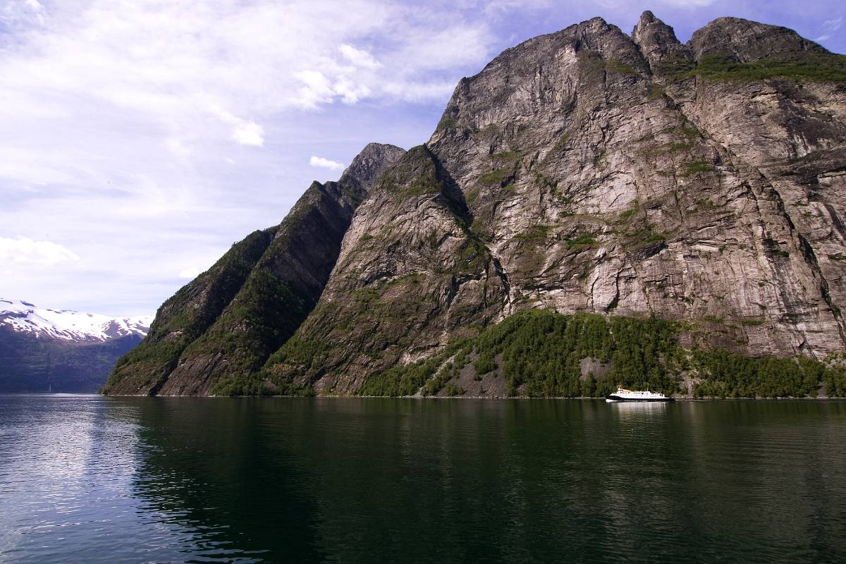 O9P3625.jpg - Möte med den andra Geiranger färjan.