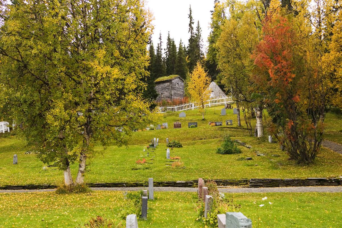 O9P6943.jpg - Kyrkogården där bara Samer ligger begravda